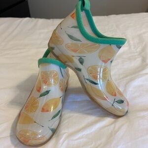 Lemon print rainbows. Size 8 1/2